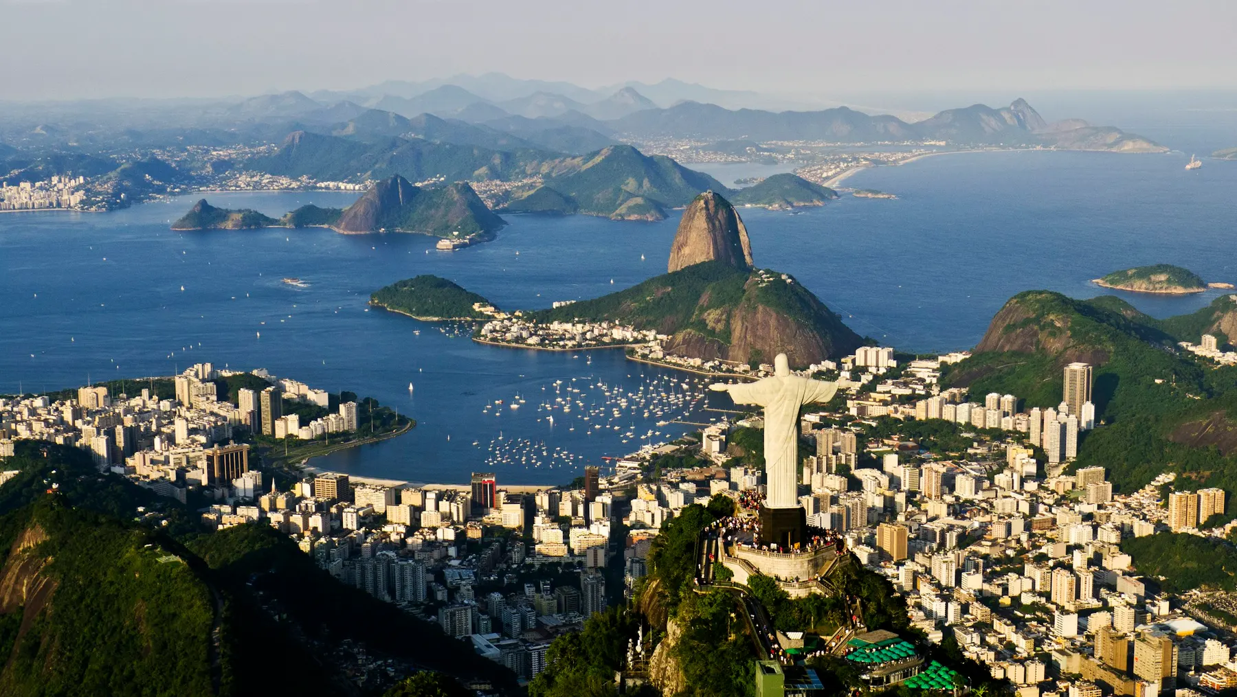 Cristo Redentor e a paisagem do Rio de Janeiro